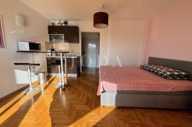 Crikvenica, predivna garsonijera 70 metara od mora, Crikvenica, Flat