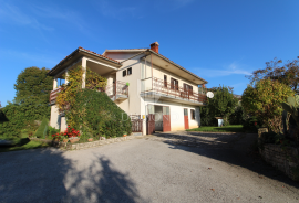 Pićan, obiteljska kuća na lijepoj lokaciji, Pićan, Casa