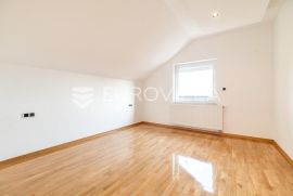 Zagreb, Lučko, prostrani novi četverosoban stan, NKP 110 m2 + GPM, Zagreb, Appartment