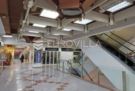 Rijeka, trgovina u centru grada NKP 120m2, Rijeka, Εμπορικά ακίνητα