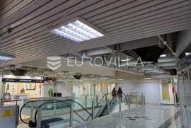 Rijeka, trgovina u centru grada NKP 120m2, Rijeka, Εμπορικά ακίνητα