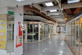 Rijeka, trgovina u centru grada NKP 56.80m2, Rijeka, Poslovni prostor