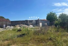 Galovac - nedovršeni poslovno-stambeni objekt, potencijal! 159000€, Galovac, Εμπορικά ακίνητα