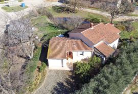 Loborika - obiteljska kuća, 131 m2, Marčana, Casa