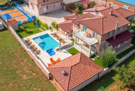 Istra, Loborika- Villa od 600 m2 sa bazenom, Ližnjan, Ev