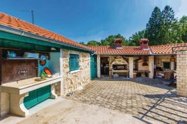 Opatija, Mošćenička Draga - prilika, kuća s bazenom i okućnicom 980 m2, Mošćenička Draga, House