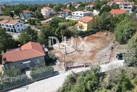 VIŠKOVO, MARINIĆI- građevinsko zemljište 1700m2 za stambenu zgradu - stanove/ obiteljsku kuću, Viškovo, Zemljište