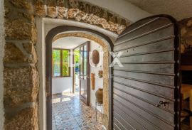 OTOK KRK, VRBNIK (okolica) - Kuća s bazenom i jacuzzijem, Vrbnik, Haus