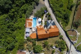 OTOK KRK, VRBNIK (okolica) - Kuća s bazenom i jacuzzijem, Vrbnik, Haus