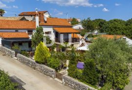 OTOK KRK, VRBNIK (okolica) - Kuća s bazenom i jacuzzijem, Vrbnik, Haus