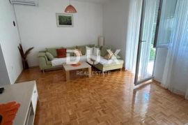 BIOGRAD NA MORU - stan u prizemlju sa okućnicom, Biograd Na Moru, Flat