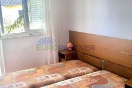 Apartmanska kuća sa 3 apartmana od 150 m2, Privlaka Zadar, Privlaka, Σπίτι