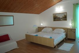 EKSKLUZIVA AGENCIJE - apartmanska kuća 5km od Poreča, Istra, Poreč, Casa