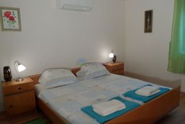 EKSKLUZIVA AGENCIJE - apartmanska kuća 5km od Poreča, Istra, Poreč, Casa