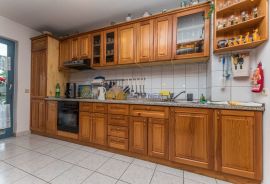 Apartmanska kuća s 4 apartmana, Poreč, 3km od mora, Poreč, Σπίτι