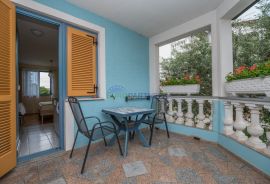 Apartmanska kuća s 4 apartmana, Poreč, 3km od mora, Poreč, Σπίτι