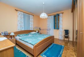 Apartmanska kuća s 4 apartmana, Poreč, 3km od mora, Poreč, Σπίτι