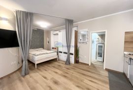 Istra, Novigrad, renovirana kuća u centru grada sa tri apartmana, Novigrad, Casa