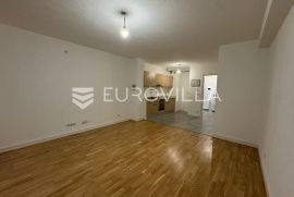 Đakovo, strogi Centar, luksuzan četverosoban stan 80m2, Đakovo, Kвартира