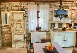 Istra - Kanfanar - kamena villa s bazenom na osami, Kanfanar, Haus