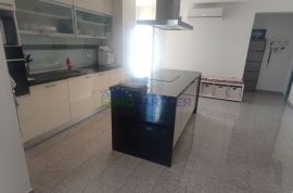 Luksuzan, novi 4-sobni stan (160 m2)s  spektakularnim pogledom na more u ,  u Podstrani, Podstrana, Appartment