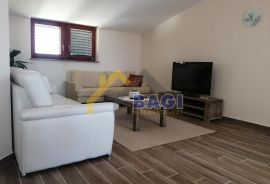 ISTRA - MEDULIN Apartmanska kuća sa 3 apartmana i pogledom na more, Medulin, Σπίτι