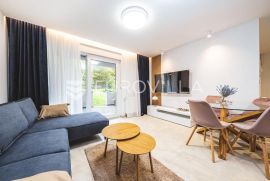 Zagreb, Gračani, luksuzan trosobni stan sa privatnim vrtom, prvi najam, NKP 80 m2 + 2 GPM, Zagreb, Stan