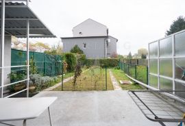 KUĆA S VRTOM, PRODAJA, ZAGREB, FOLNEGOVIĆEVO, 255 M2, Peščenica - Žitnjak, Famiglia