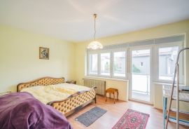 KUĆA S VRTOM, PRODAJA, ZAGREB, FOLNEGOVIĆEVO, 255 M2, Peščenica - Žitnjak, Famiglia