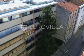 Pula, Centar - Rijetkost na tržištu! Stan u strogom centru Pule sa garažom, Pula, Apartamento