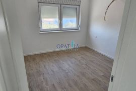 Vir, južna strana apartman + krovna terasa 100m do mora, Vir, Appartement