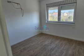 Vir, južna strana apartman + krovna terasa 100m do mora, Vir, Appartement