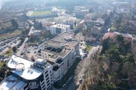 Poslovni prostor Pula, veliki poslovni prostori sa podzemnim garažama. Centar mjesta., Pula, Коммерческая недвижимость