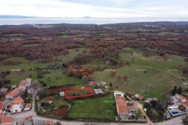 Građevinsko zemljište COKUNI, građevinski teren sa riješenim pristupnim putem i građevinskom dozvolom., Marčana, Terra