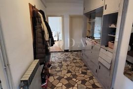 Stan na Vežici sa velikom okućnicom, Rijeka, Apartamento