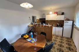 Stan na Vežici sa velikom okućnicom, Rijeka, Apartamento