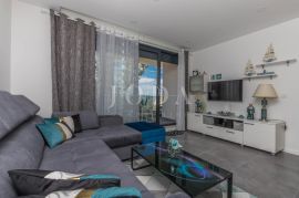 Selce, predivan apartman pored mora sa parkingom, Crikvenica, Wohnung