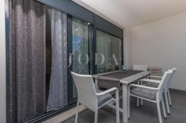 Selce, predivan apartman pored mora sa parkingom, Crikvenica, Wohnung