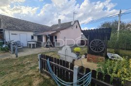 SATNICA, KUĆA- SEOSKO IMANJE 4404 m2, Petrijevci, Maison