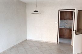 Dvosoban stan na dobroj lokaciji, Pula, Istra, Pula, Appartement