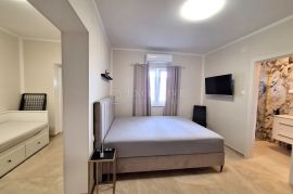 JADRANOVO - DVA NOVOUREĐENA STANA U BLIZINI PLAŽE, Crikvenica, Appartment