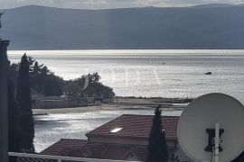 Selce, izvanredna lokacija, izniman stan: sjajna prilika za život uz obalu, Crikvenica, Stan