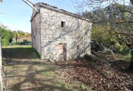 Građevinsko zemljište sa pomoćnim objektom, Pićan, Zemljište