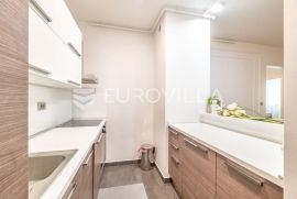 Zagreb, Kvaternik Plaza, prekrasan trosoban stan NKP 105,36 m2 + garaža, Zagreb, Flat