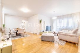 Zagreb, Kvaternik Plaza, prekrasan trosoban stan NKP 105,36 m2 + garaža, Zagreb, Flat