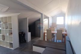 Rovinj, PRILIKA! Stan od 45 m2 u mirnom naselju, Rovinj, Flat