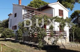 OTOK UGLJAN, UGLJAN - Katnica s dva apartmana 150 m od mora, Preko, Maison