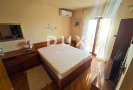 CRIKVENICA - Uređena kuća s dva apartmana, panoramski pogled!, Crikvenica, Дом