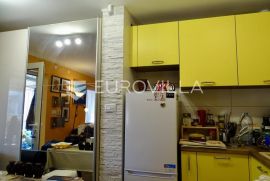 Baška, dvosoban stan 80 m² u prizemlju s vrtom 250 m² i manjim bazenom, Baška, Apartamento