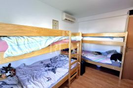 Pula dvosoban stan 64m2 sa garažnim mjestom od 21m2 !, Pula, Wohnung